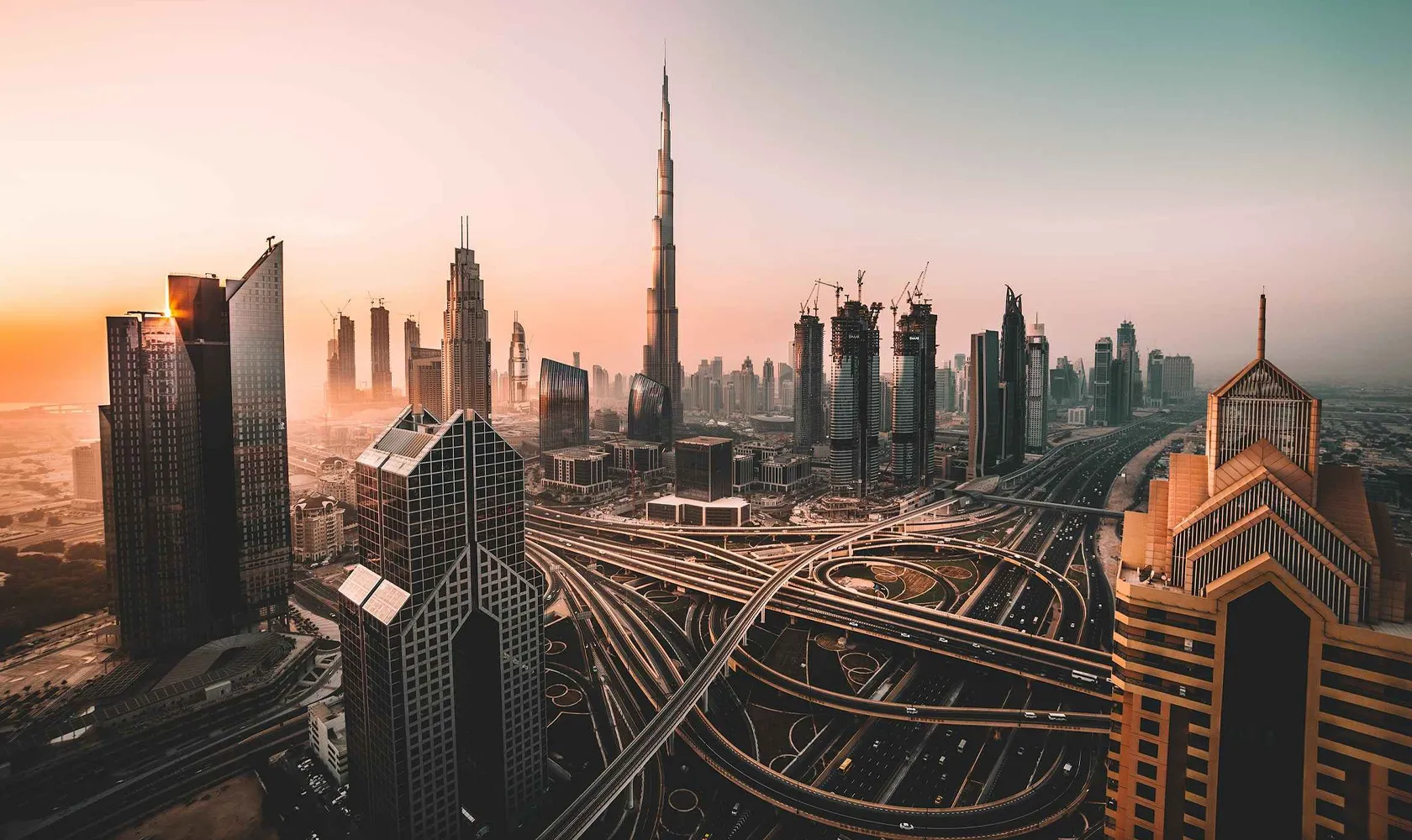 Pros and Cons of Buying Property in Dubai - 土耳其房产投资与入籍深度指南